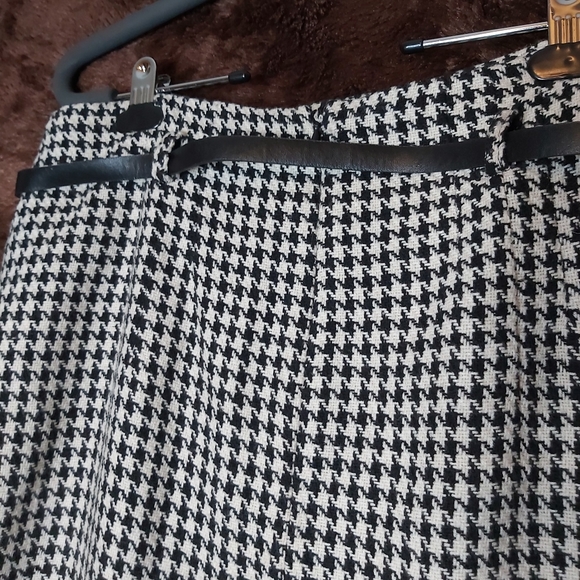 Pencil skirt- belted waist - lined - Picture 6 of 9